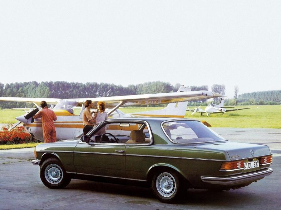  Mercedes-Benz 280 CE 1977 года  (фото 2 из 4)